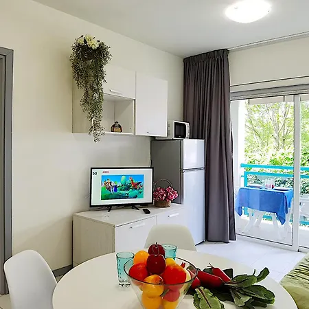 Pine Wood Apartment *