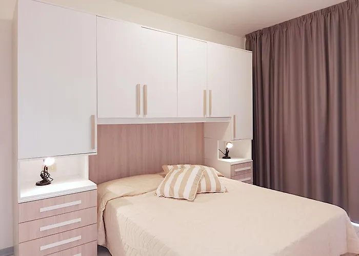 Daire Pine Wood Bibione