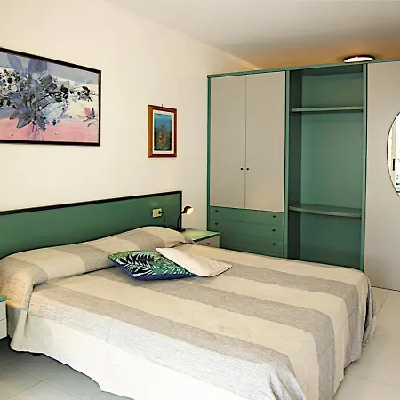Pine Wood Apartment *